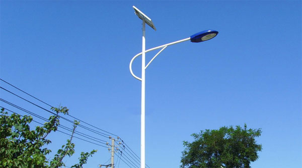 6米30w太陽(yáng)能路燈